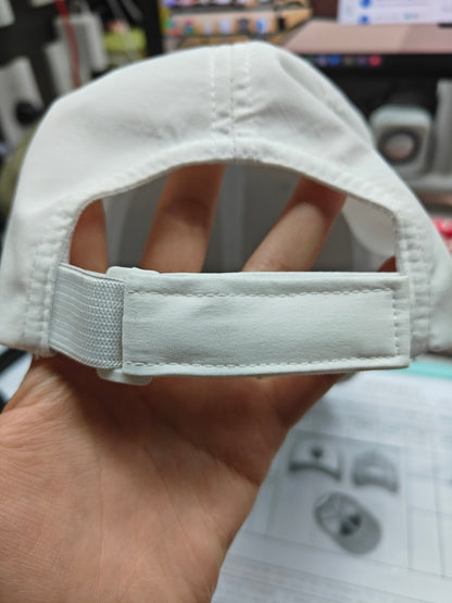 Gorra deportiva microperforada